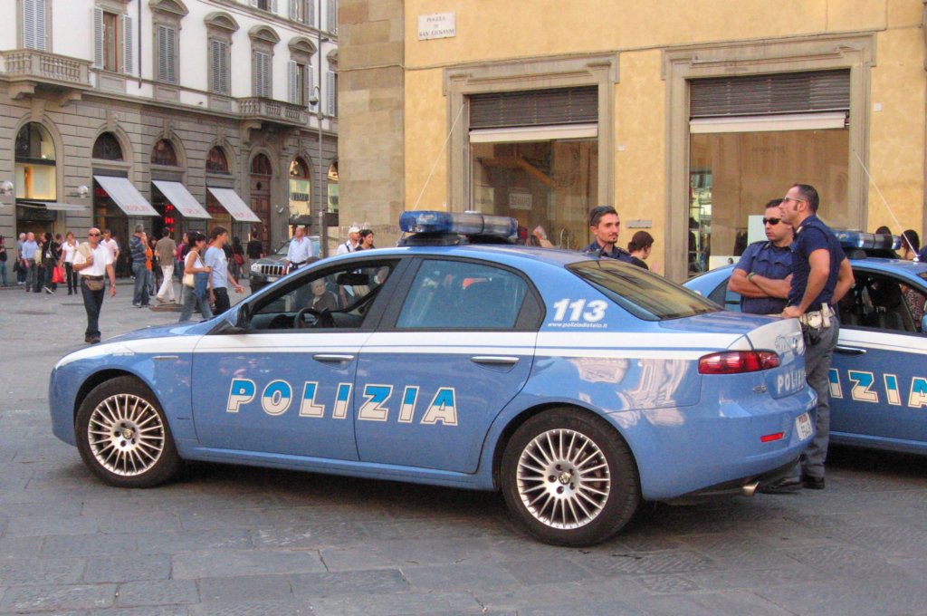 veryclassypolicecarsinpiazzasangiovanni.jpg