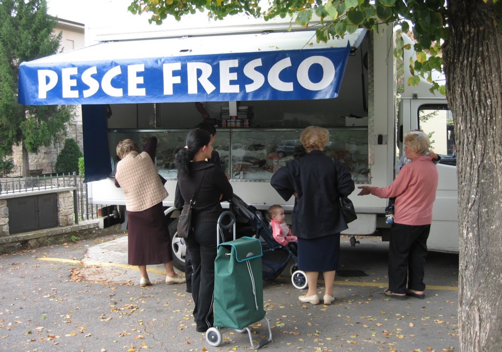 freshfishvendor.jpg