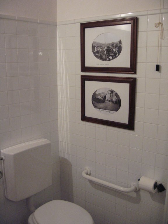mytinybutveryniceroom4.jpg