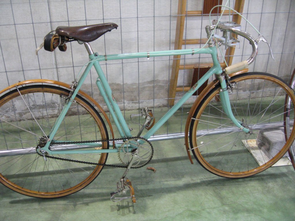 bianchi_w_wood_fenders_1.jpg