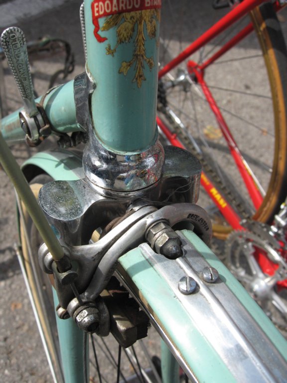bianchidetailoffrontfenderfitting.jpg