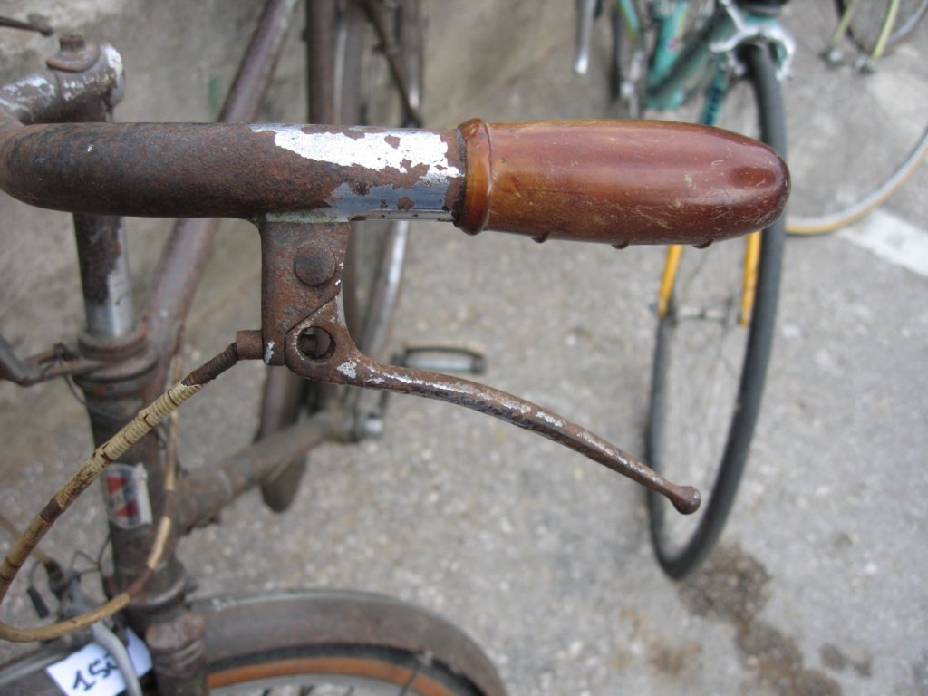 mainoroadsterbrakelever.jpg